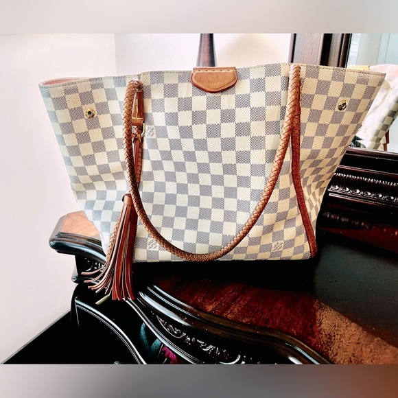 COPY - AUTHENTIC Louis Vuitton Propriano - Picture 1 of 16